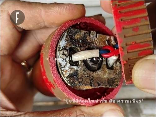 สภาพภายในก็เป็นแบบที่เห็น สภาพนี้ แสดงว่า ต้องมีน้ำเล็ดลอดเข้ามาได้บ้าง แต่เล็กน้อยมากๆ เป็นลักษณะเหมือนความชื้น เพราะลองใช้นิ้วสัมผัสส่วนต่างๆ บริเวณนี้ ไม่รู้สึกว่านิ้วเปียกเลย