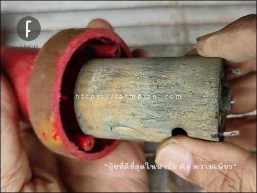 ขัดทำความสะอาดพื้นผิวมอเตอร์สักหน่อย ความจริงไม่ต้องก็ได้ แต่เพื่อความสบายใจ ขอสักนิด